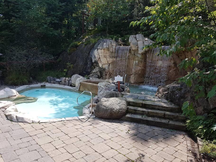 Tremblant Prestige - Les Eaux 215-6 Apartment มงต์-ทร็องบล็องต์ ภายนอก รูปภาพ
